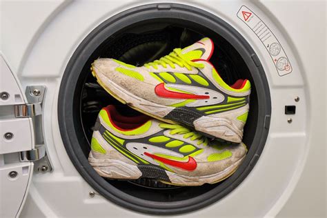 nikes wassen in wasmachine|how to wash nike sneakers.